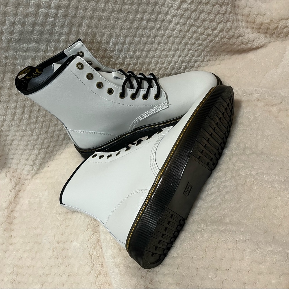 DR MARTENS WOMENS ZAVALA COMBAT BOOTS SIZE 9 NEW! - Picture 3 of 6
